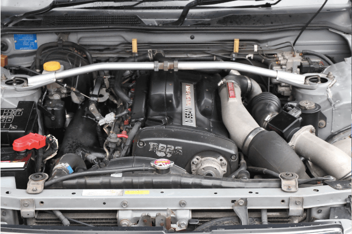 車両エンジンルームの写真